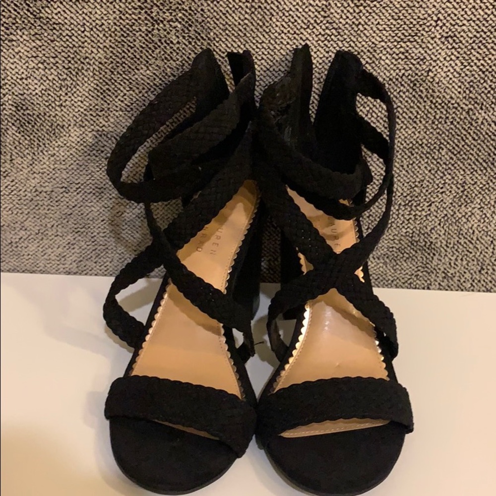 Black strap oh heels
